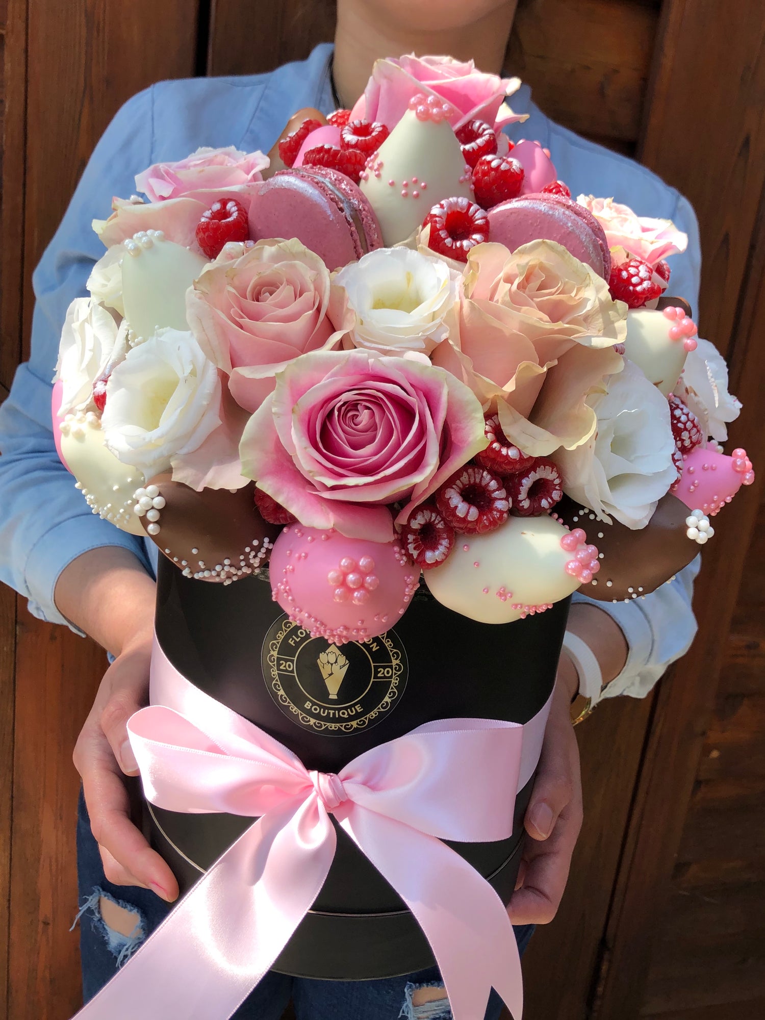 Exquisite Round Boxes - Floral Fashion Boutique