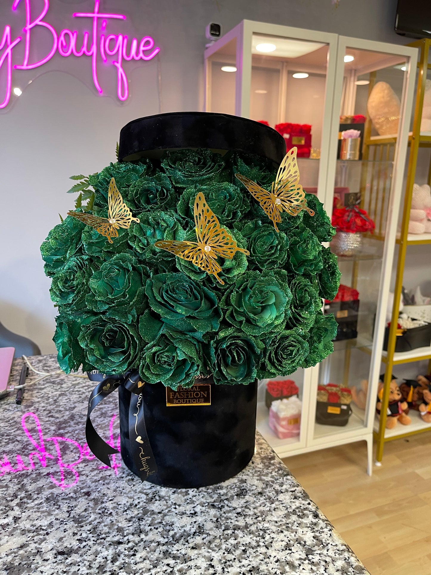 Shiny green roses - Floral Fashion Boutique