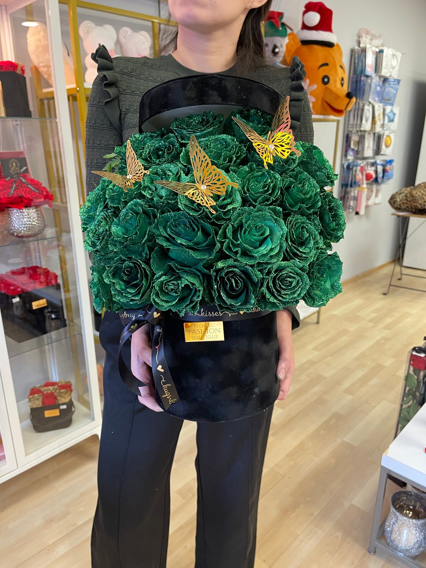 Shiny green roses - Floral Fashion Boutique