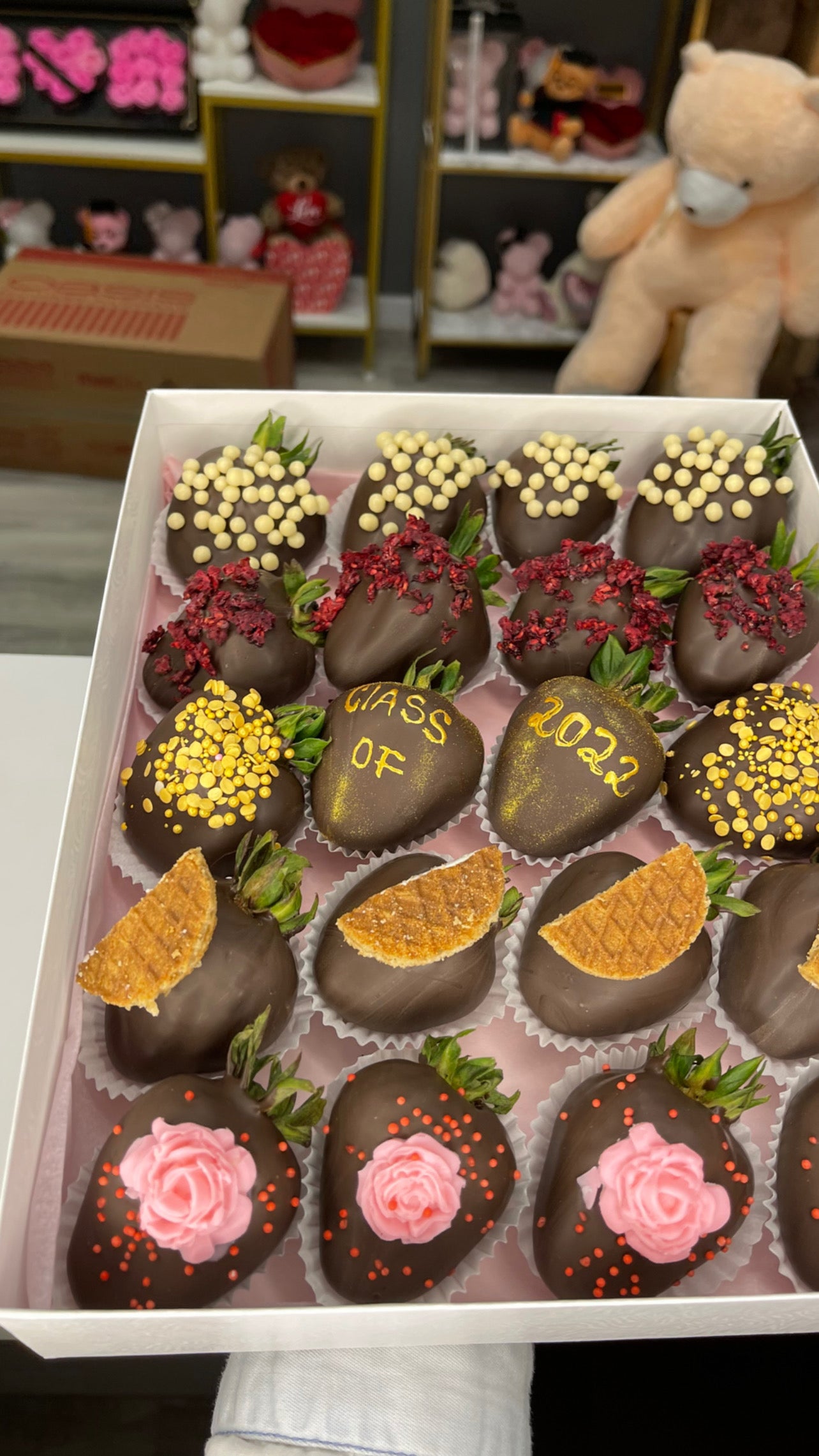 Chocolate dipped strawberries box - Floral Fashion Boutique