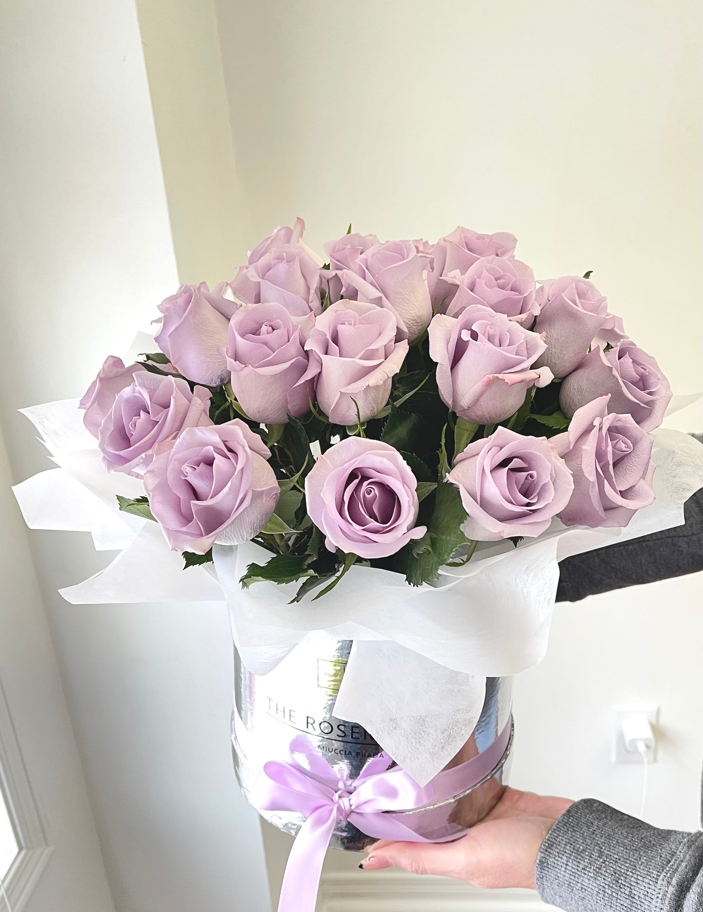 Elegant Silver Box with Roses – Luxury Floral Gift