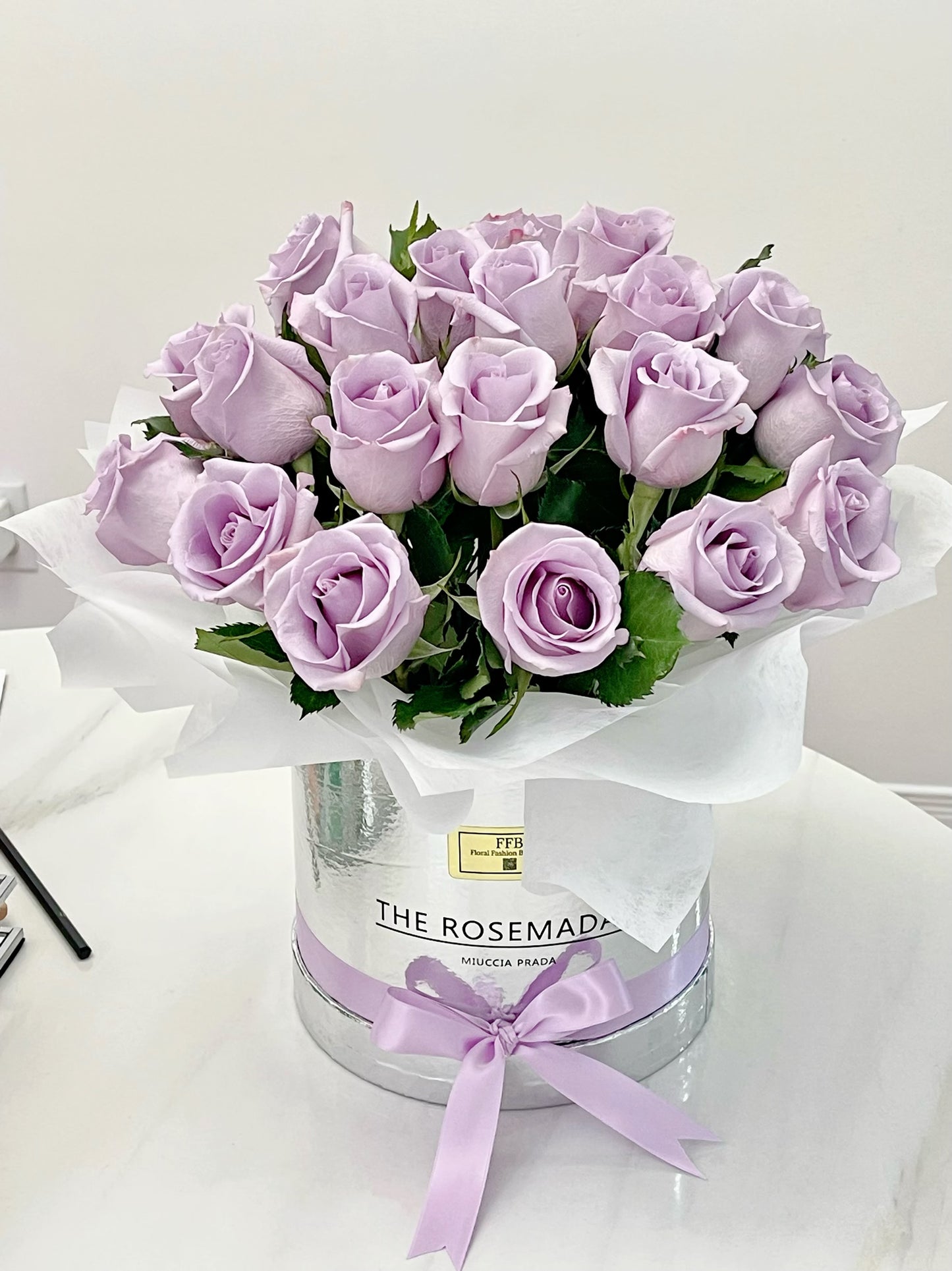 Elegant Silver Box with Roses – Luxury Floral Gift