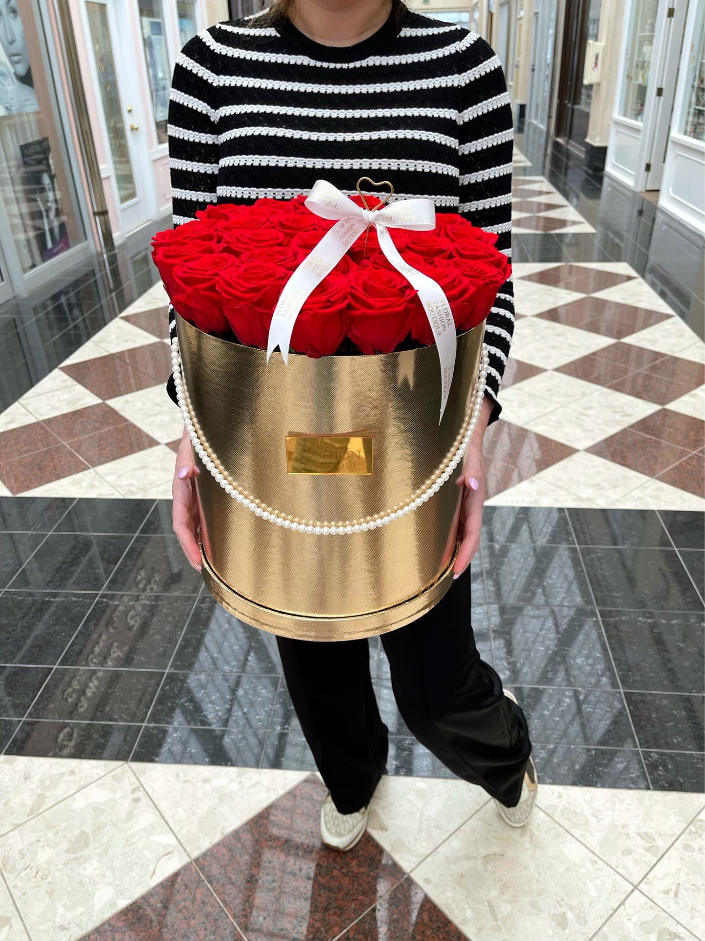 Elegant Red❤️ Roses can last up to 3 years - Floral Fashion Boutique