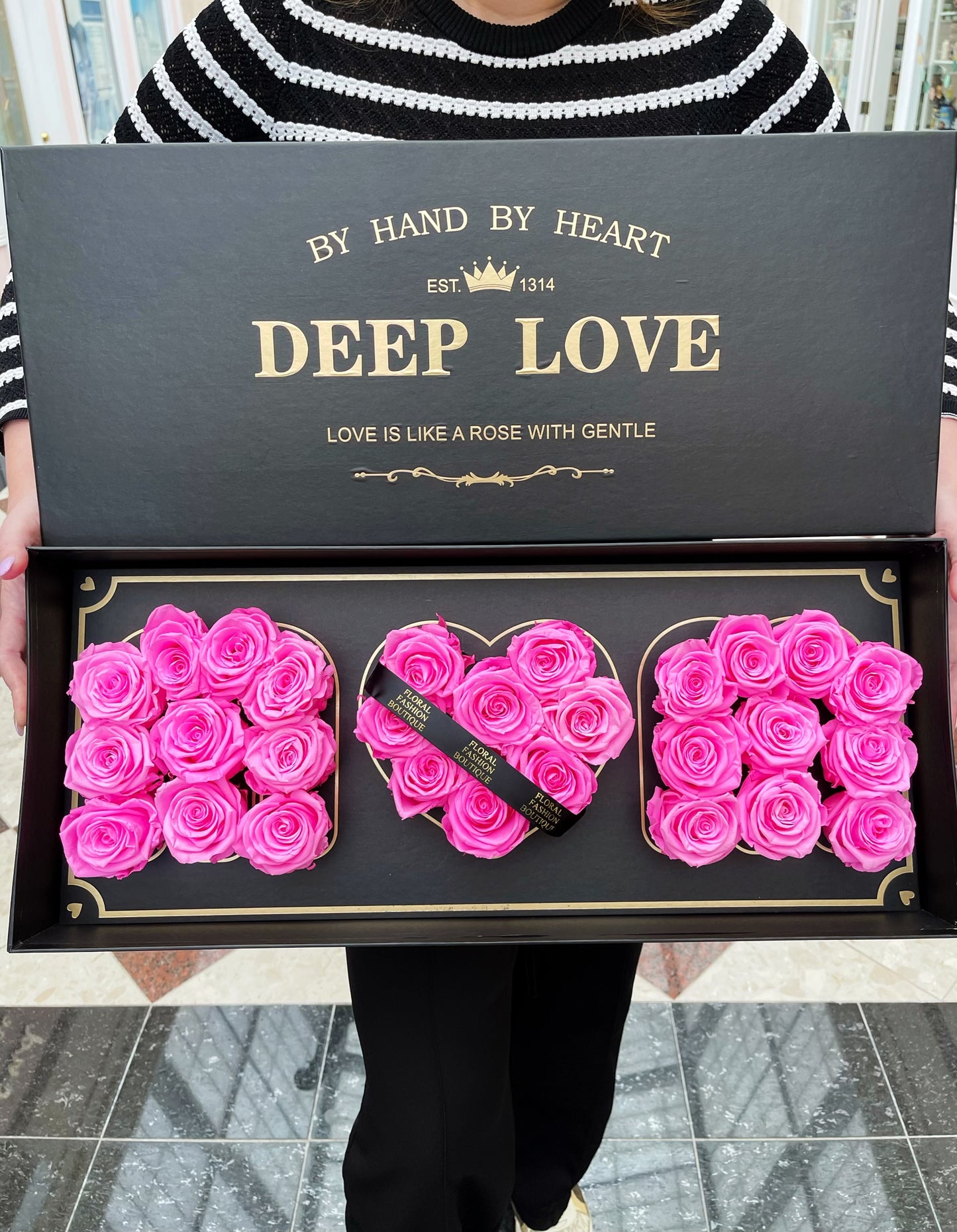 For my Queen đź‘‘ Roses can last up to 3 years - Floral Fashion Boutique