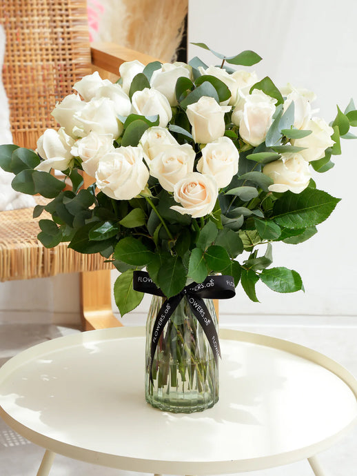 25 white roses vase - Floral Fashion Boutique