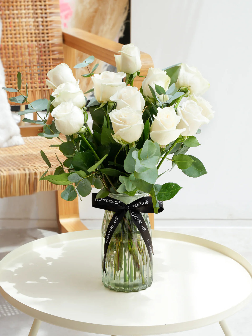 12 white roses vase