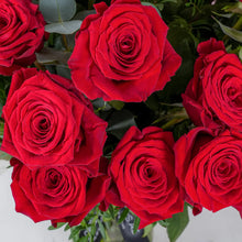 Load image into Gallery viewer, Valentines 100 red roses in a vase
