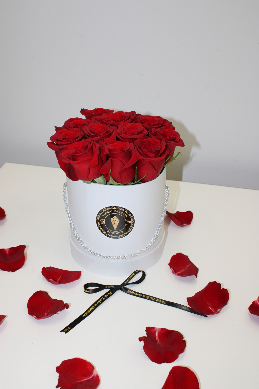 12 fresh roses