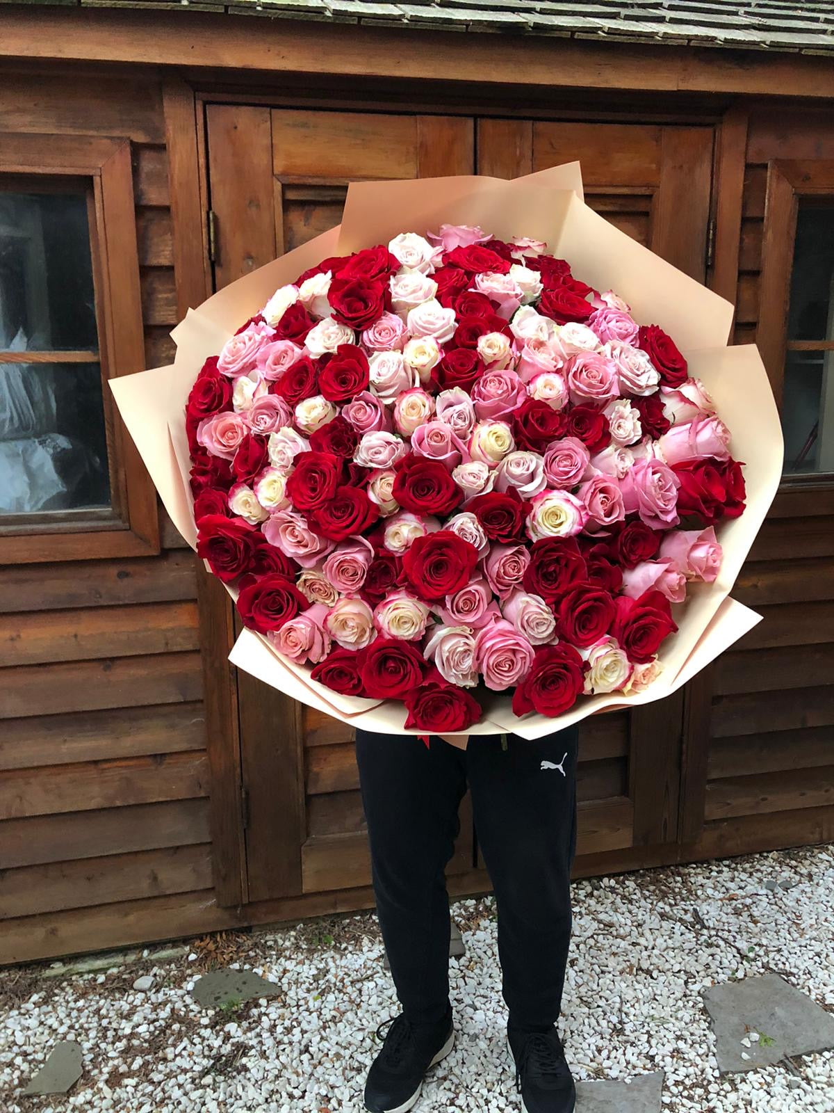 150 Roses giant bouquet - Floral Fashion Boutique