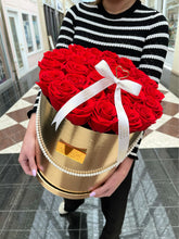 Load image into Gallery viewer, Elegant Red❤️ Roses can last up to 3 years
