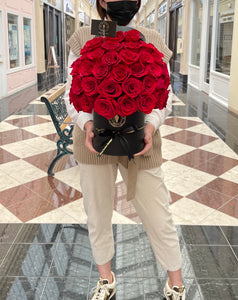 50 red roses in a hat box❤️